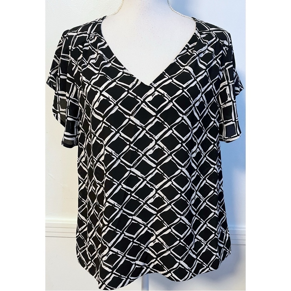 Halogen • Black and White Flutter Sleeve Blouse Relaxed Fit
